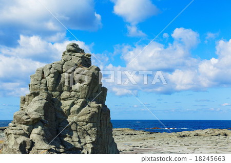 Senjojiki coast and blue sky Senjojiki coast and blue sky 18245663