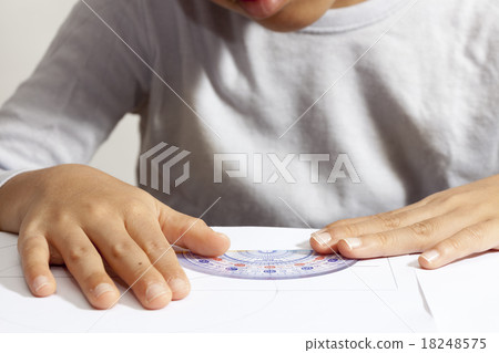 Elementary school studying 18248575