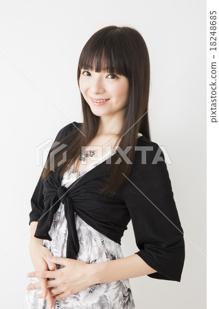 Portrait young lady 18248685