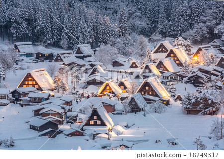 Shirakawago light-up 18249312