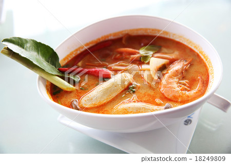 Thai traditional spicy prawn soup , Tom yum kung 18249809