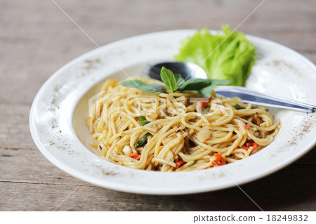 Spaghetti spicy with basil 18249832