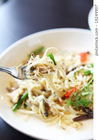 Singapore fried noodle 18249907