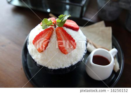 Shaved ice Shaved ice 18250152