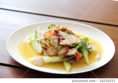 Local Thai food Grilled pork with spicy salad Local Thai food Grilled pork with spicy salad 18250253