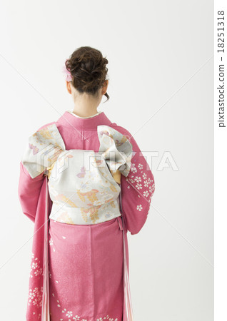 A woman in kimono shape 18251318