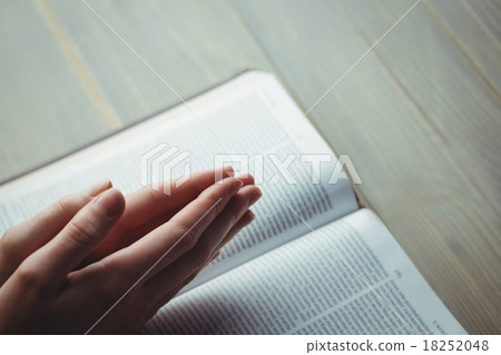 Woman praying with her bible 18252048