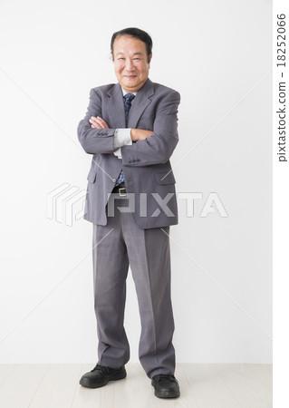 Senior men wearing portrait suit Senior men wearing portrait suit 18252066