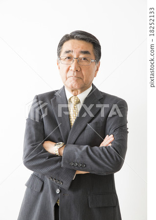 穿著衣服的老人 18252133