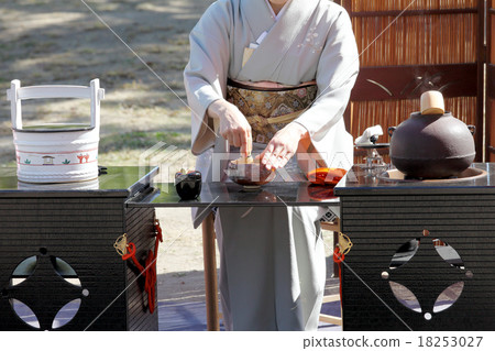 Open-air tea ceremony 18253027