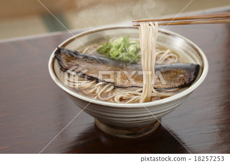 新鮮的蕎麥麵 18257253