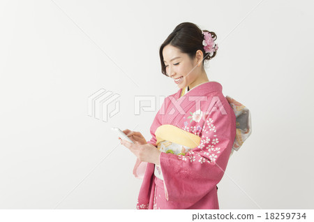 和服與智能手機 和服與智能手機 18259734