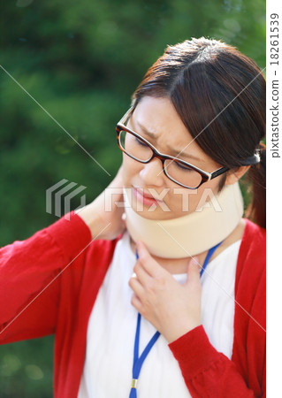 One woman (injury injury work cervical vertebrae sprain glasses patient fracture accident patient whiplash cervical vertebra color) One woman (injury injury work cervical vertebrae sprain glasses patient fracture accident patient whiplash cervical vertebra color) 18261539