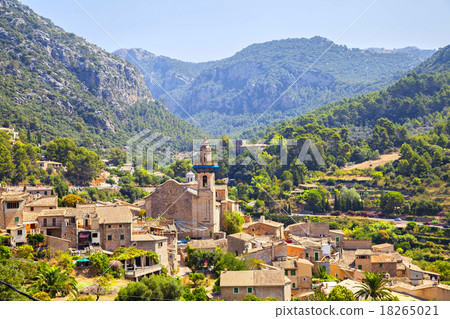 Mountain village Valldemosa in Mallorca 18265021