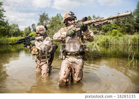 Navy SEALs  18265135
