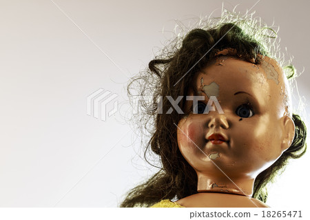 head of beatiful scary doll like from horror movie 18265471