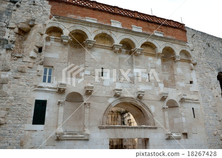 戴克里先宮的大門 18267428