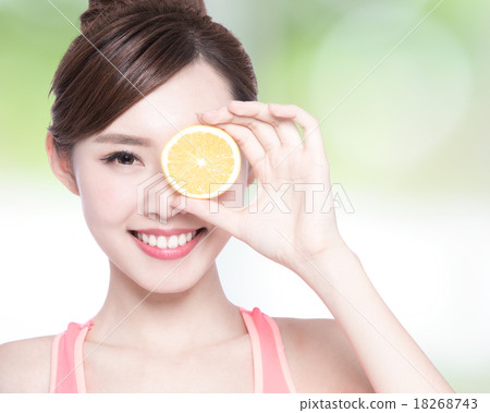 Woman show orange benefit health Woman show orange benefit health 18268743