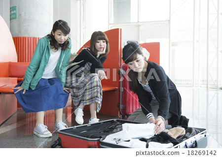 Women's journey 18269142