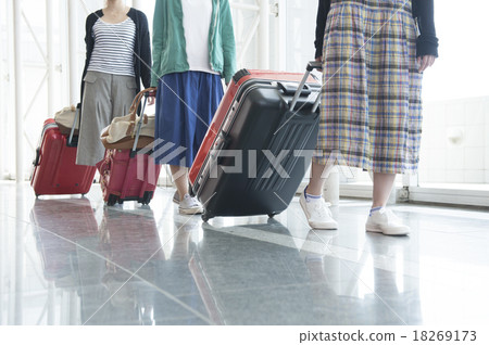 Women's journey 18269173