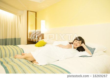 Women's journey 18269267