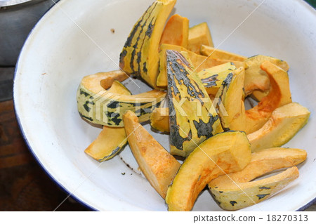 Sliced yellow pumpkin in a bowl 18270313