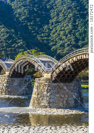 Kintai橋和Iwakuni城堡 18272472