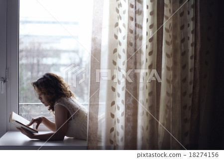 girl lying and reading 18274156