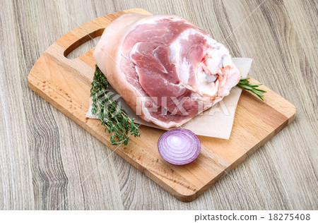 Raw pork knuckle 18275408