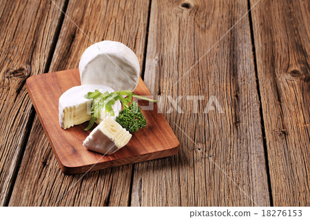 White rind cheese 18276153
