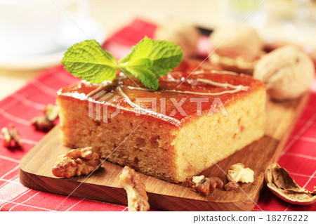 Gingerbread cake 18276222