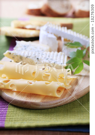 Assorted cheeses 18276309