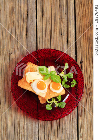 Fried eggs and toast 18276493