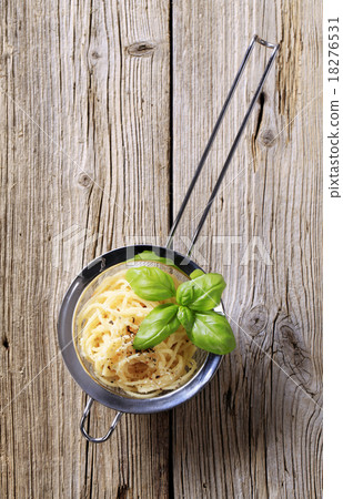Spaghetti in sieve Spaghetti in sieve 18276531