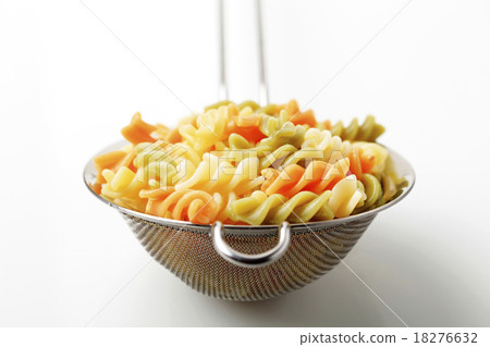 Tricolor corkscrew pasta 18276632