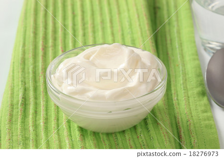 Bowl of cream 18276973