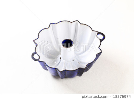 Bundt cake pan 18276974