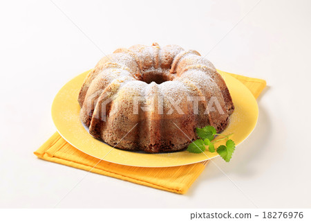 Bundt cake 18276976