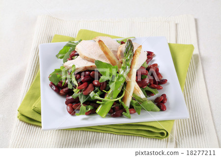 Chicken breast with red beans and arugula Chicken breast with red beans and arugula 18277211