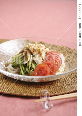 夏季素麵，以方番雞為原料 18277223