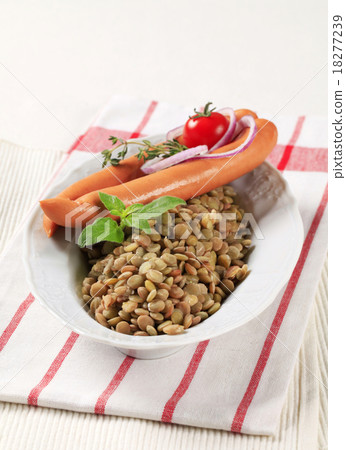 Lentils and vienna sausages 18277239