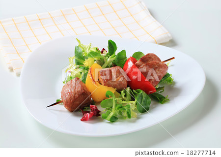 Grilled pork skewer with salad greens Grilled pork skewer with salad greens 18277714