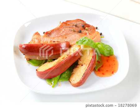 Pan fried pork and apple wedges 18278069