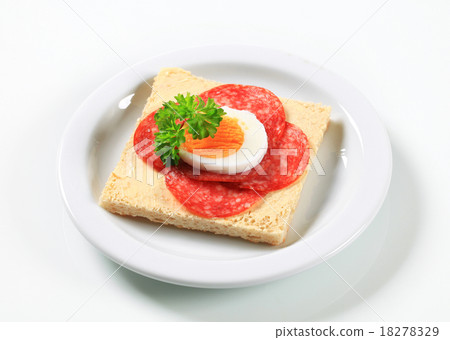 Salami sandwich 18278329
