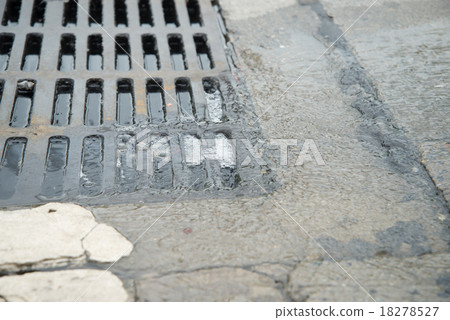 Water go down to the drain on the road 18278527