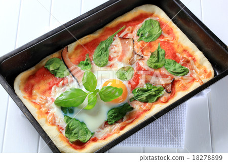 Bacon and egg pizza Bacon and egg pizza 18278899