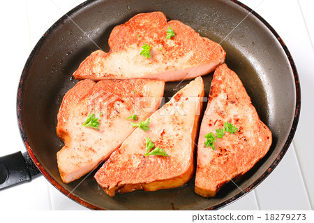 Pan fried lunchmeat 18279273