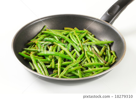 Stir-fried green beans 18279310