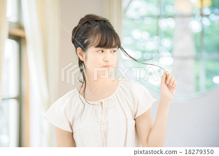 Beauty image of women in their teens Beauty image of women in their teens 18279350