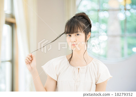 Beauty image of women in their teens Beauty image of women in their teens 18279352